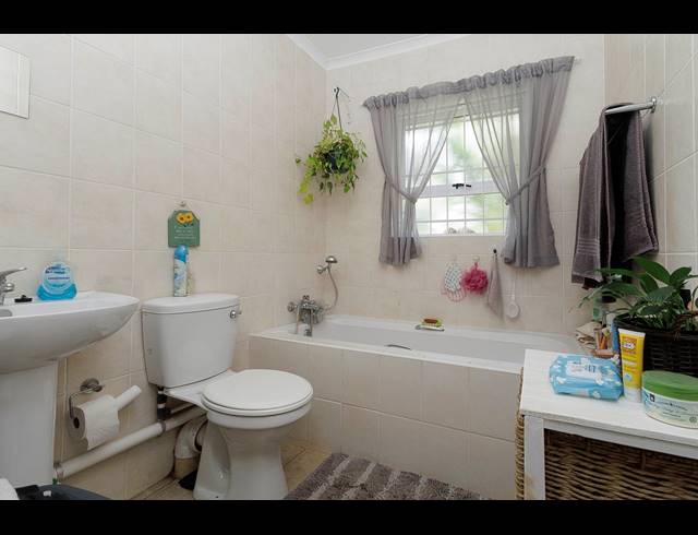5 BEDROOM HOUSE SOLD IN FOREST HILLS